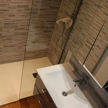 Centre Apartment *